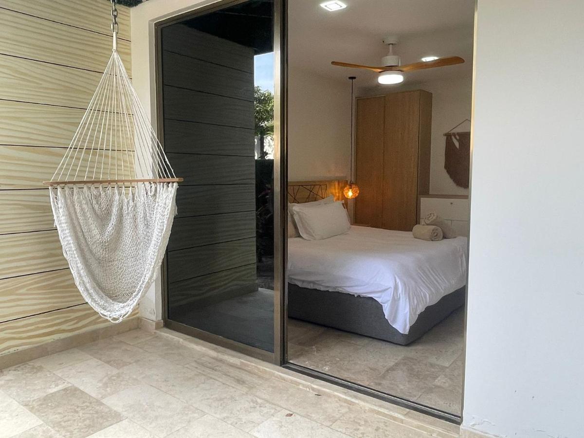 Cozy Apt W/swim-up Pool *