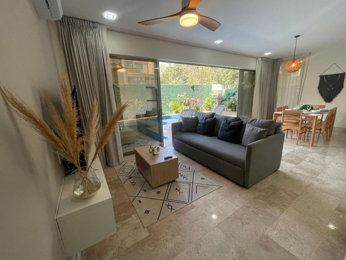 Cozy Apt W/swim-up Pool *